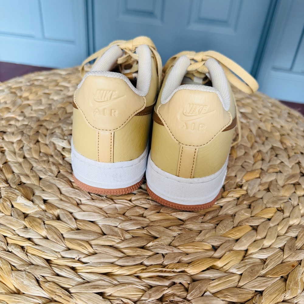 Nike Women’s Neutral Low-Top Sneakers in Cream and Brown - Picture 9 of 11